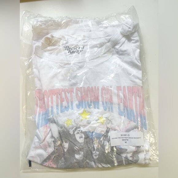 Recycle Karma Kiss shirt The hottest show on Earth cold shouldered cut out New M - Picture 3 of 3